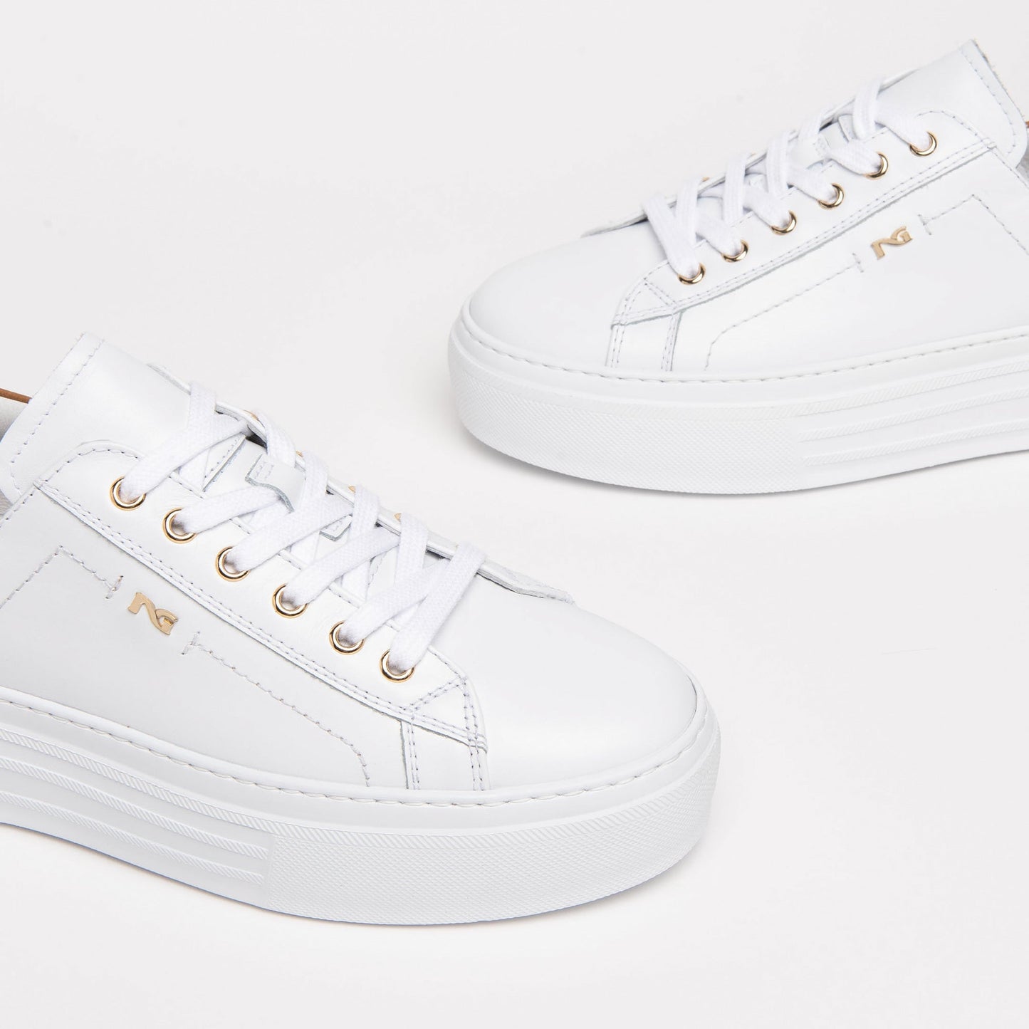 Scarpe da ginnastica leopardate bianche