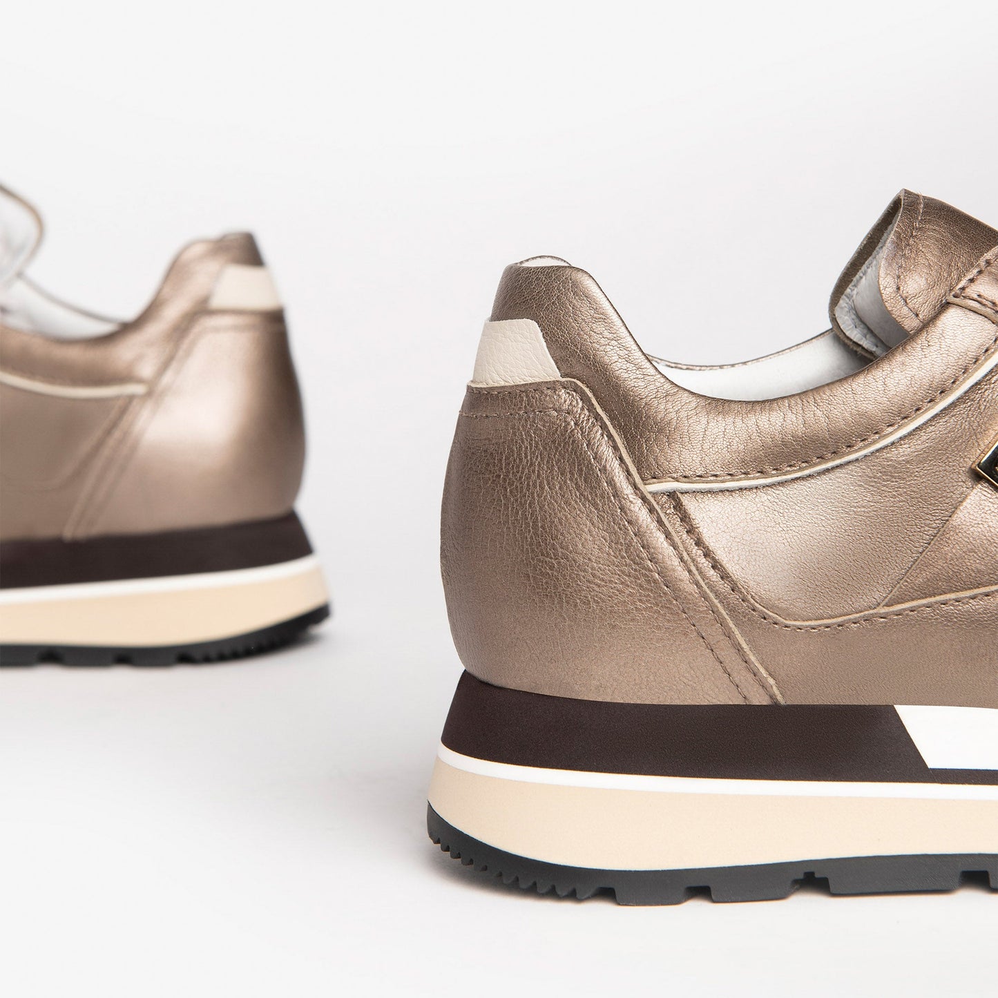 Baskets Irvine Dorées