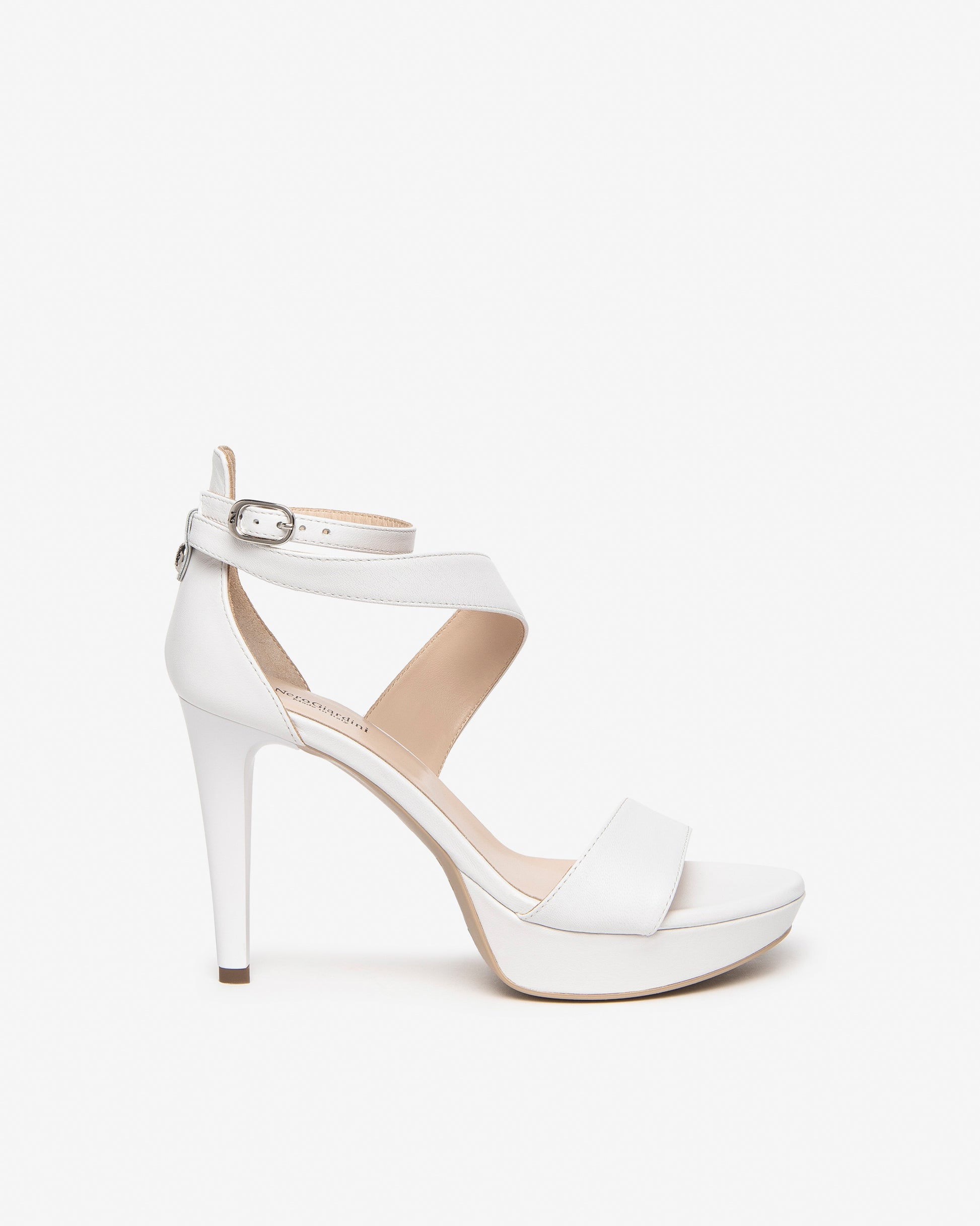 Sandales Versaco Blanches article 307231  Nouvelle collection printemps été 2026 Magasins chaussures France marque NeroGiardini Cuir Italien Qualité