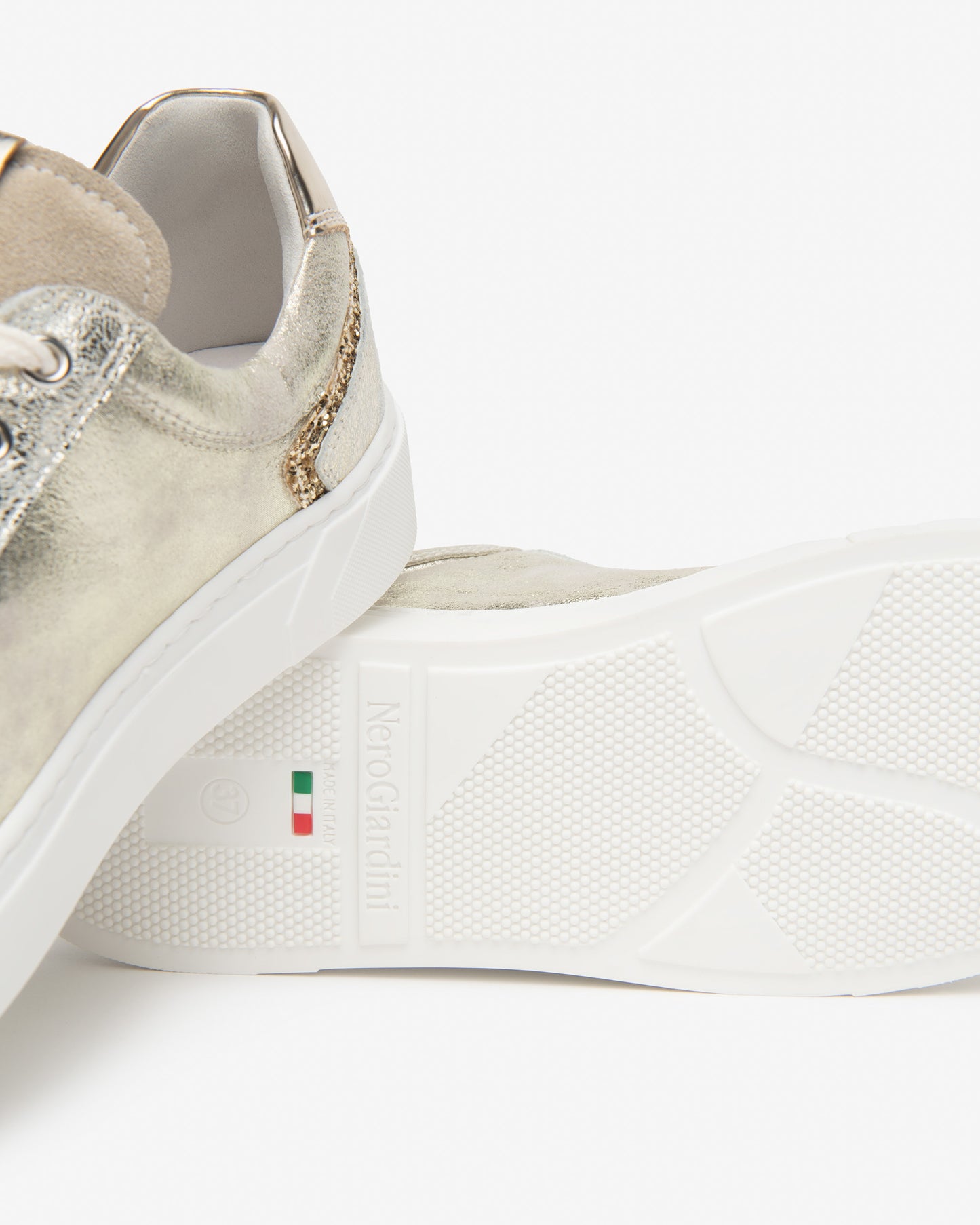 Baskets Mano Dorées