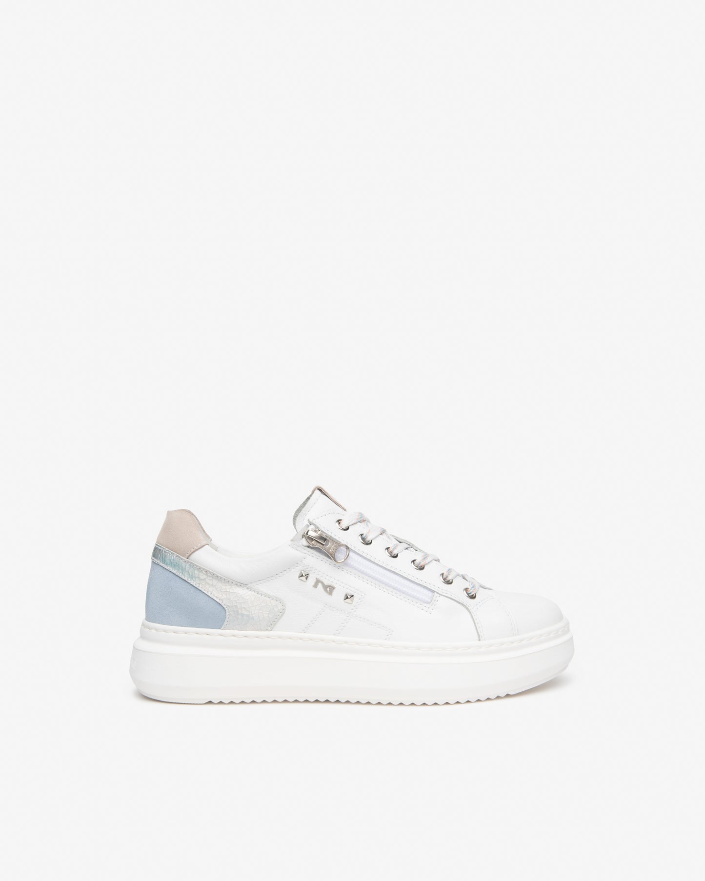 Baskets Wollong Blanches article 615285 Nouvelle collection printemps été 2026 Magasins chaussures France marque NeroGiardini Cuir Italien Qualité