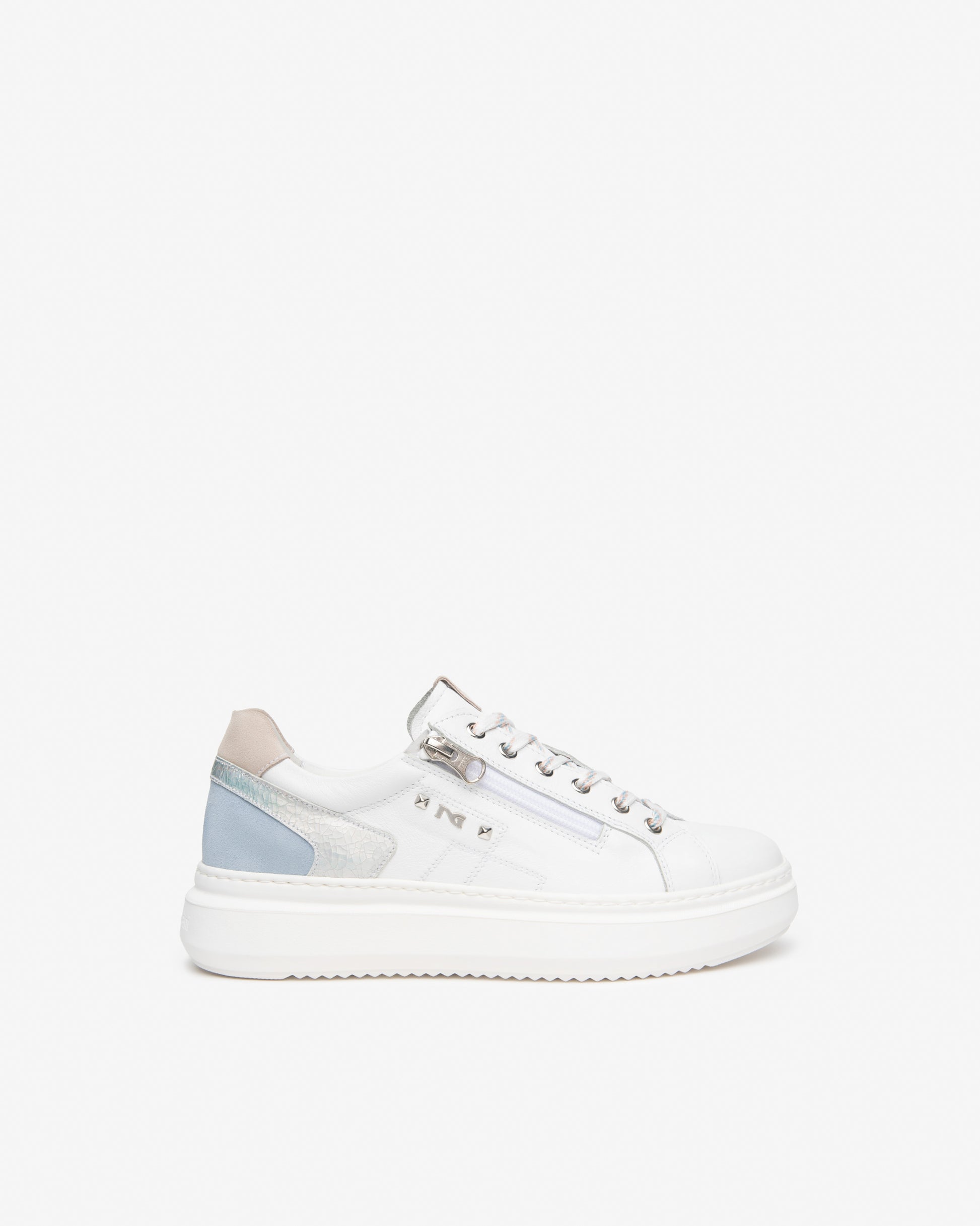 Baskets Wollong Blanches article 615285 Nouvelle collection printemps été 2026 Magasins chaussures France marque NeroGiardini Cuir Italien Qualité
