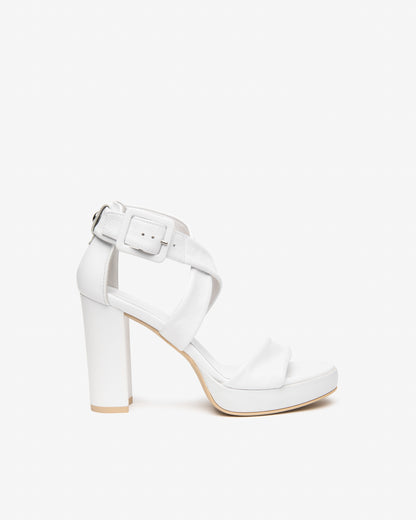 Sandales Brian Blanches article 615800 Nouvelle collection printemps été 2026 Magasins chaussures France marque NeroGiardini Cuir Italien Qualité