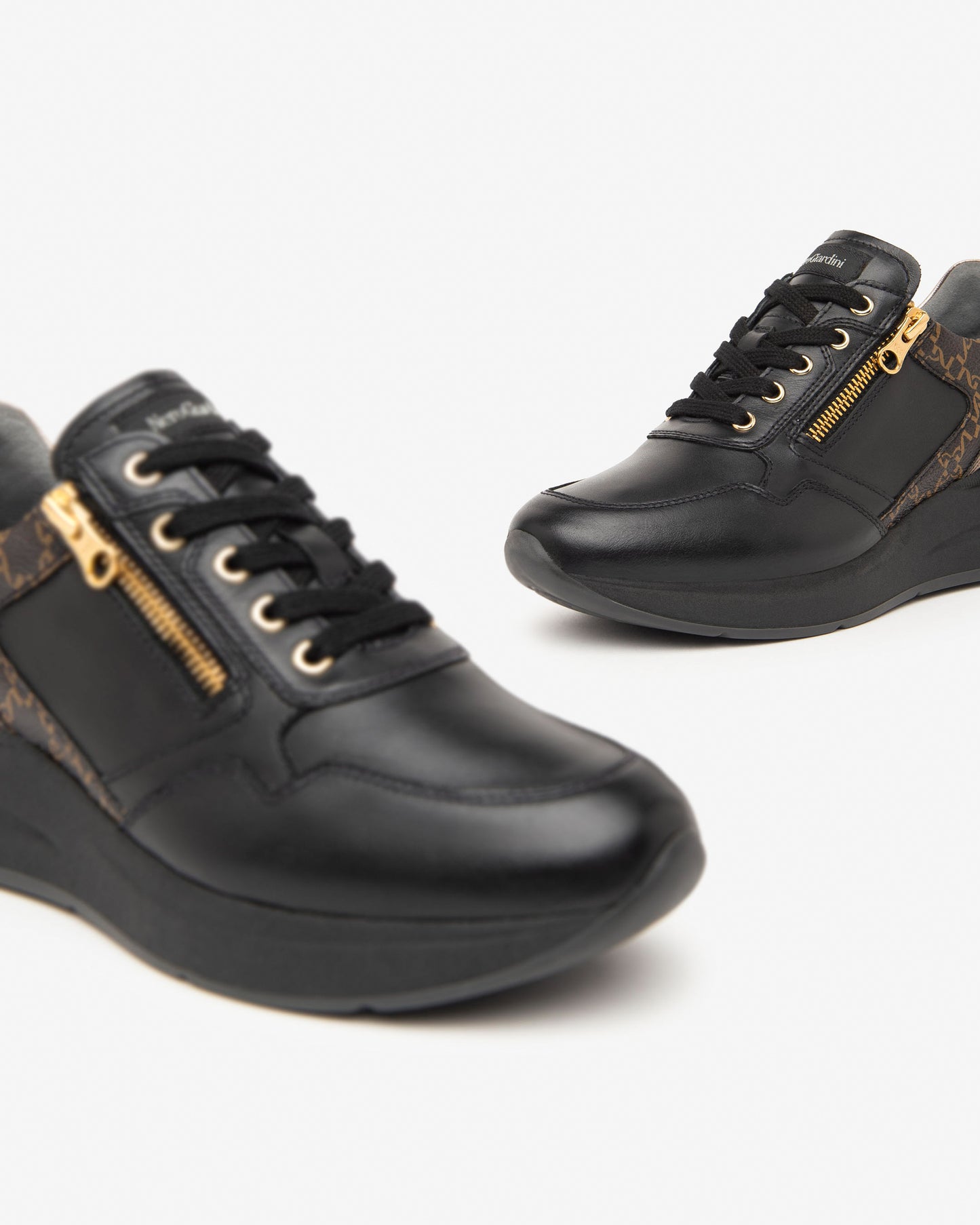 Black Olea Sneakers