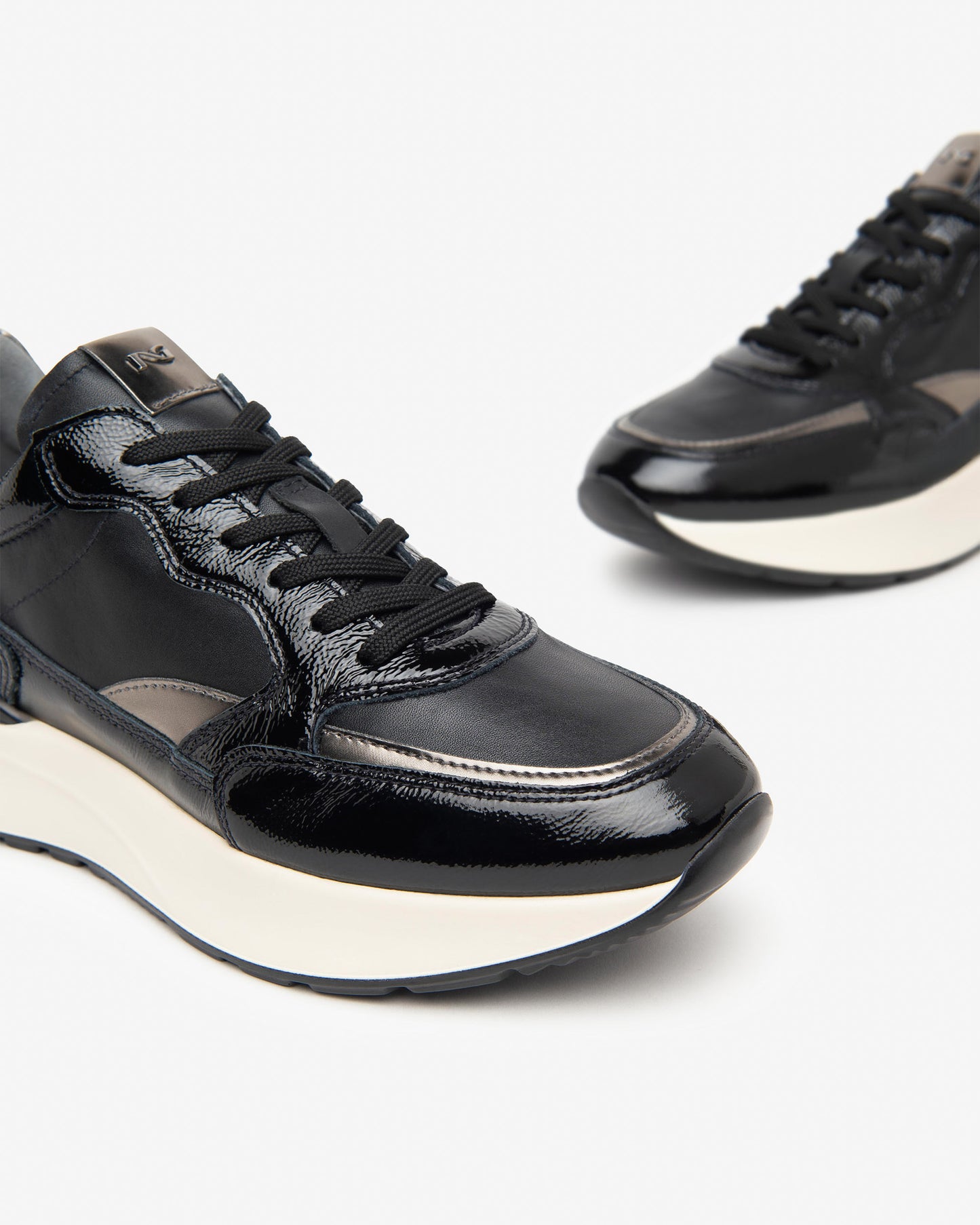 Black Carya Sneakers