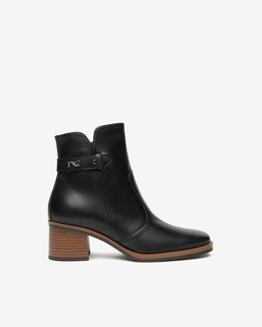 Boots Favskov Noirs article 513830 Chaussures femmes Marque NeroGiardini Italie Cuir Nouvelle collection automne hiver 2025 Magasins France